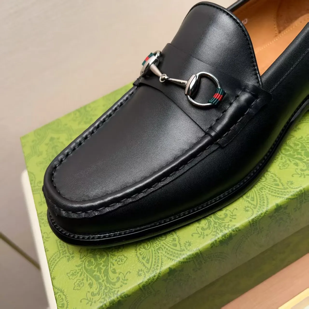 Men's men's shoes 💰460 🆘【GUCCI】Gucci ·🐂里· Hot-selling pea shoes top brand luxury, top quality, the latest fashion pea shoes.. The upper is made of original first-layer cowhide. (Full first-layer water-dyed 🐂 leather·inner). The original stylish and stylish soft rubber wear-resistant and non-slip outsole is light and comfortable on the foot, available in black! Matching code: 38-44 (customized at 45.46.47)